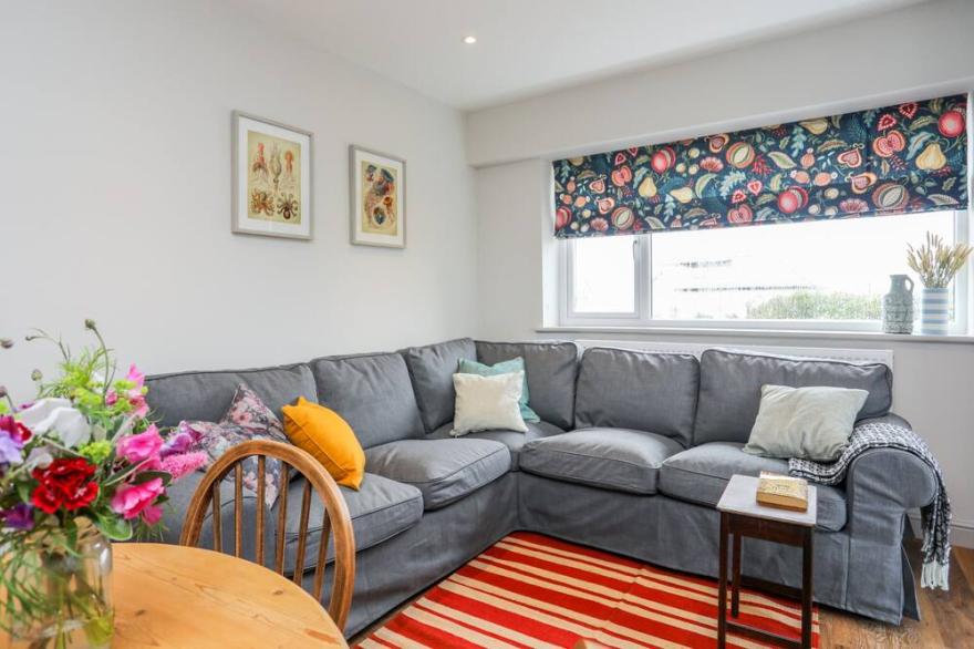 BRAID APARTMENT, pet friendly, with a garden in Trearddur Bay