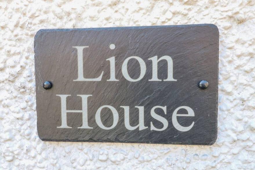 LION HOUSE, family friendly, with a garden in Ashbourne