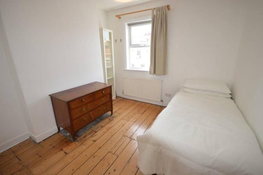 2 Bedroom Home in Gloucester Road