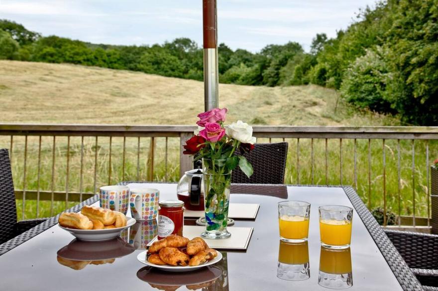 3 bedroom accommodation in Hawkchurch, Axminster