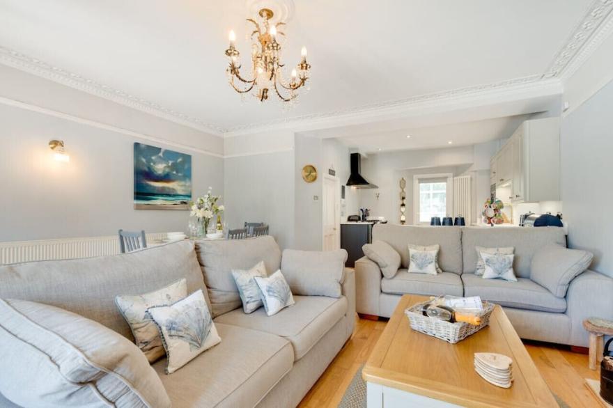 Gladstone - Three Bedroom House, Sleeps 6