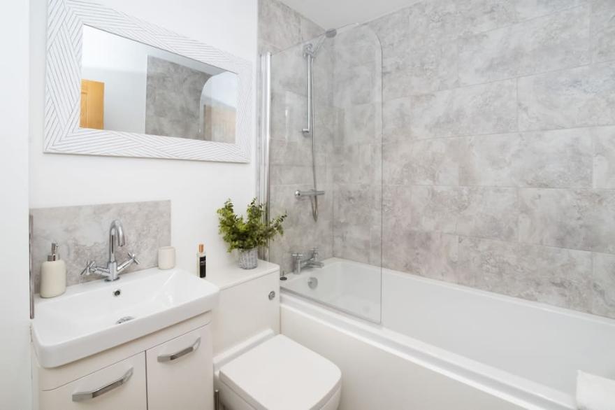 Livingstone Street Apartment 2 - sleeps 4 guests  in 1 bedroom