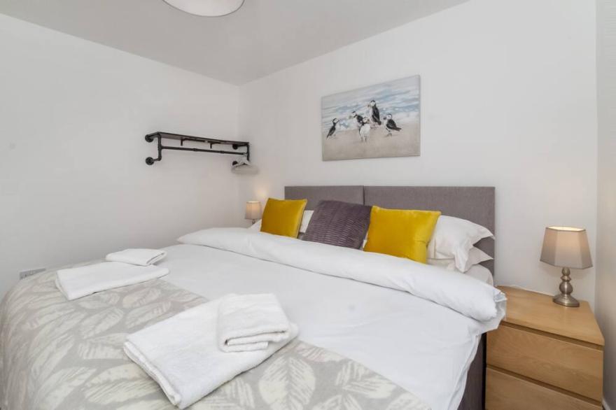 Livingstone Street Apartment 2 - sleeps 4 guests  in 1 bedroom