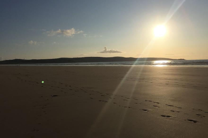 Beautiful Beach House. Stunning sea views, easy access to Hayle golden beach.