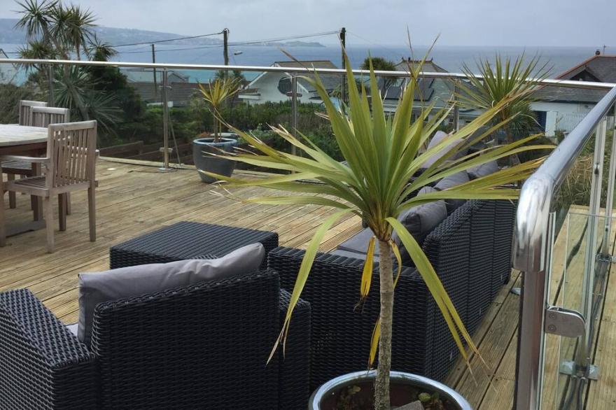 Beautiful Beach House. Stunning sea views, easy access to Hayle golden beach.