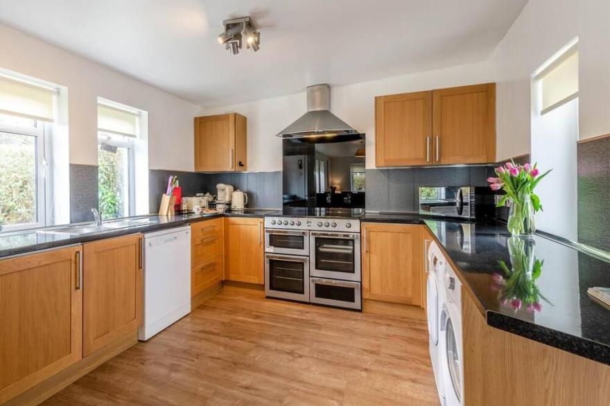 Finisla, Cosy 3 bedroom house in the centre of Brodick