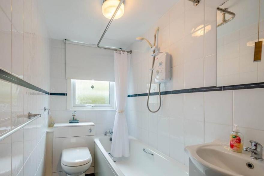Finisla, Cosy 3 bedroom house in the centre of Brodick