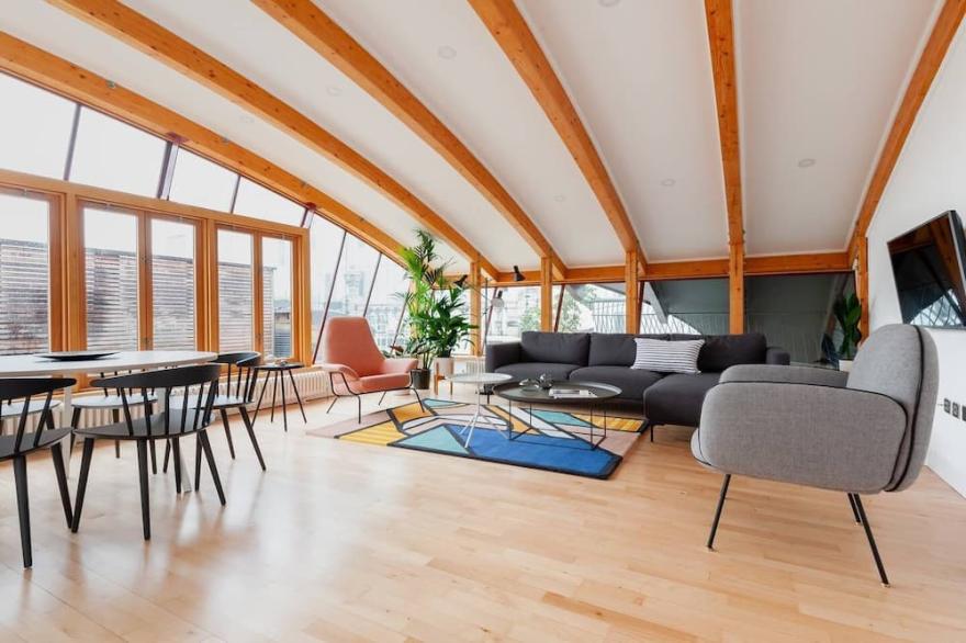 Leicester Square 3BR Penthouse w/ Terrace