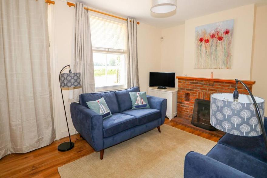 THE ARTIST'S RETREAT, family friendly, with a garden in King's Lynn