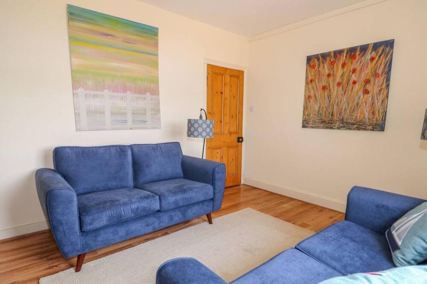 THE ARTIST'S RETREAT, family friendly, with a garden in King's Lynn