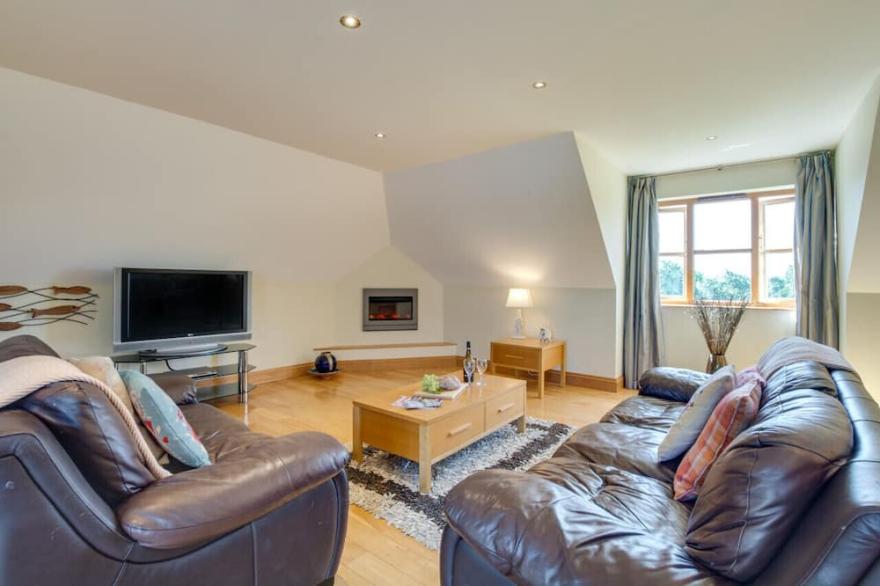 Carnethic Penthouse - Two Bedroom Apartment, Sleeps 6