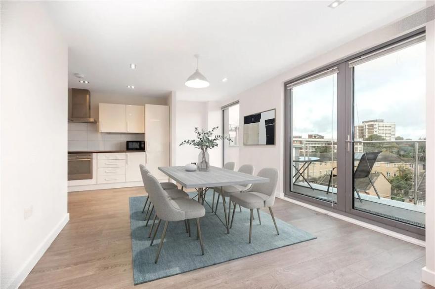 Spacious 3 bed/1 bath Apt in Pindoria House, Hoxton