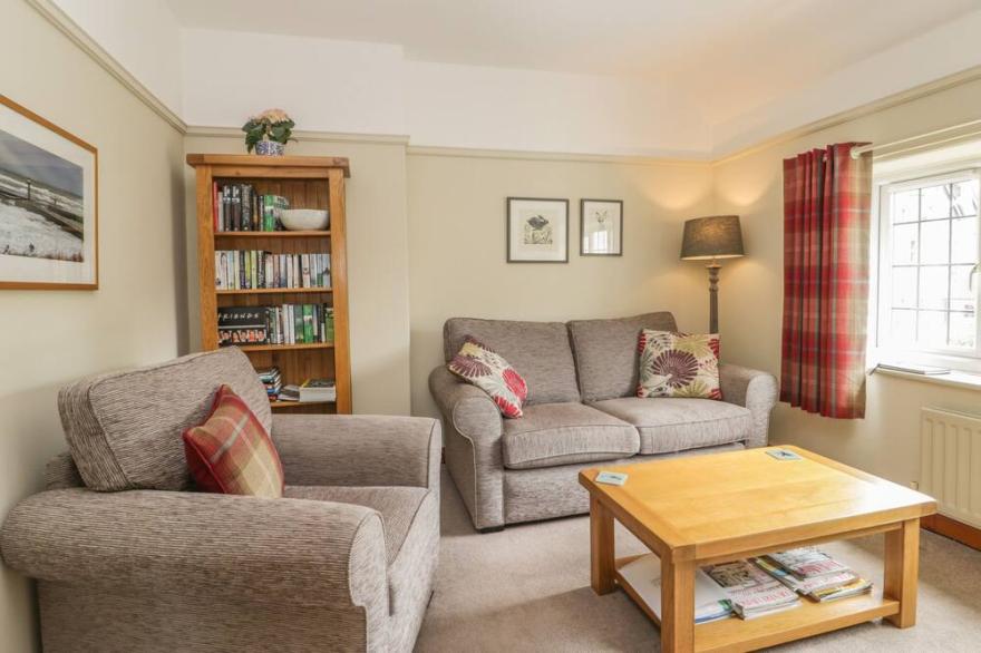 STAKESBY HOUSE APARTMENT 3, country holiday cottage in Whitby