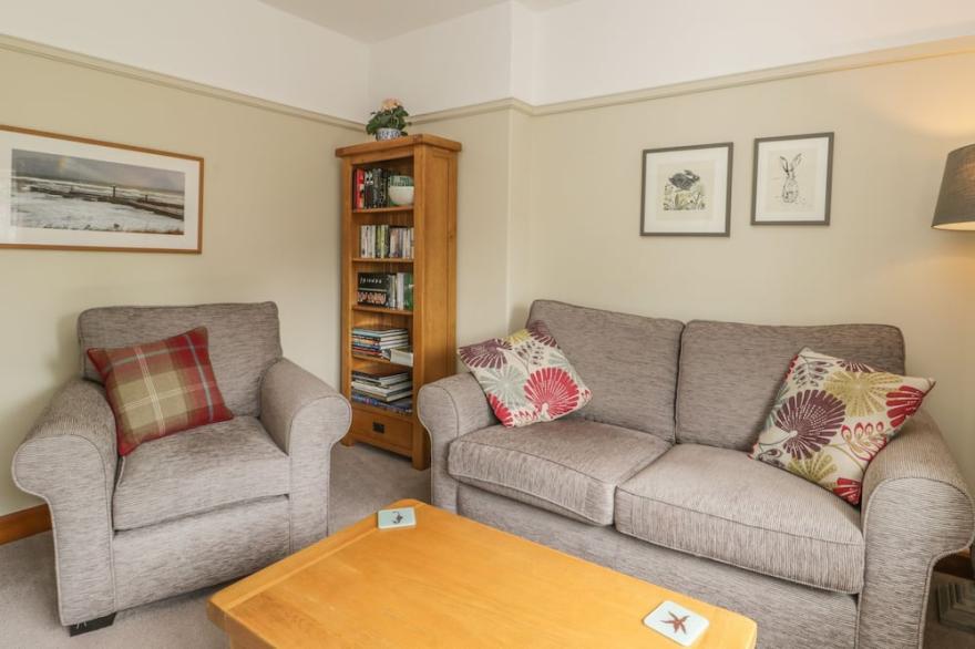STAKESBY HOUSE APARTMENT 3, country holiday cottage in Whitby