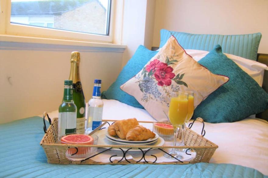 Honest Airport/University House 1 with FREE PARKING and FAST WIFI