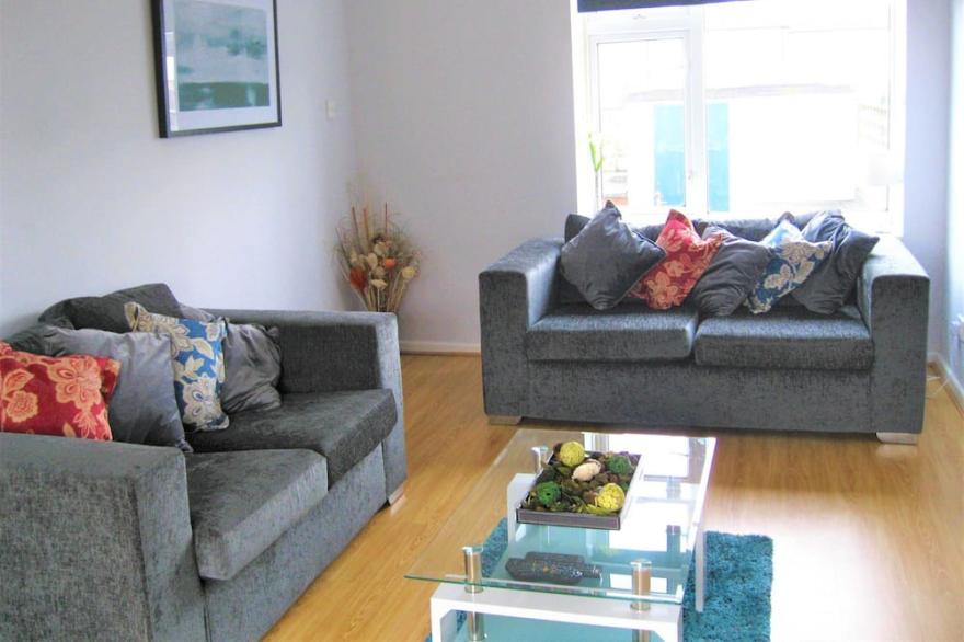 Honest Airport/University House 1 with FREE PARKING and FAST WIFI