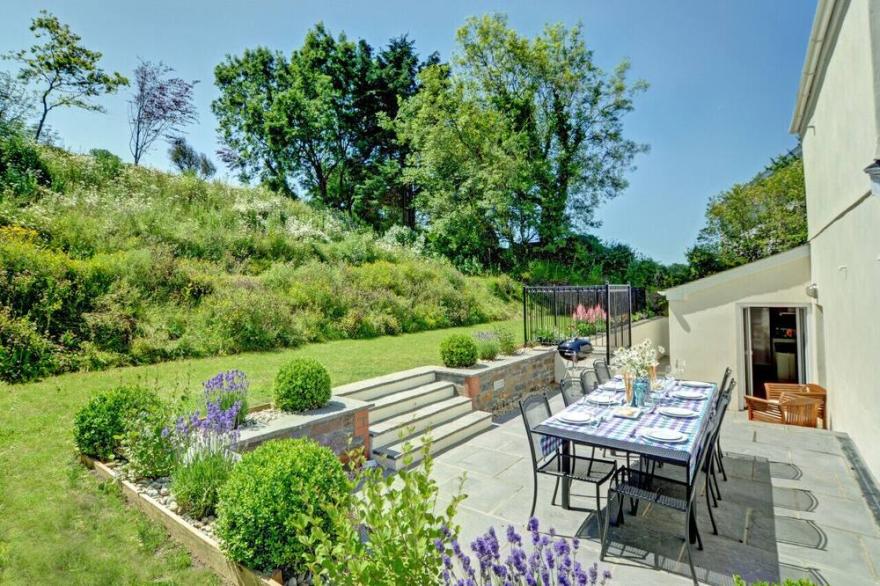 Hillside & The Barn - Six Bedroom House, Sleeps 12
