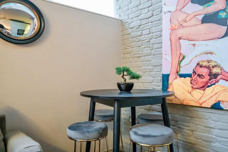 Bright, Modern Split-Level 1 Bed Apartment Holborn