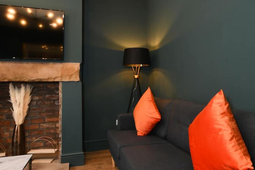 Cottage Style 3 bedroom House - Close to City centre & The Peaks