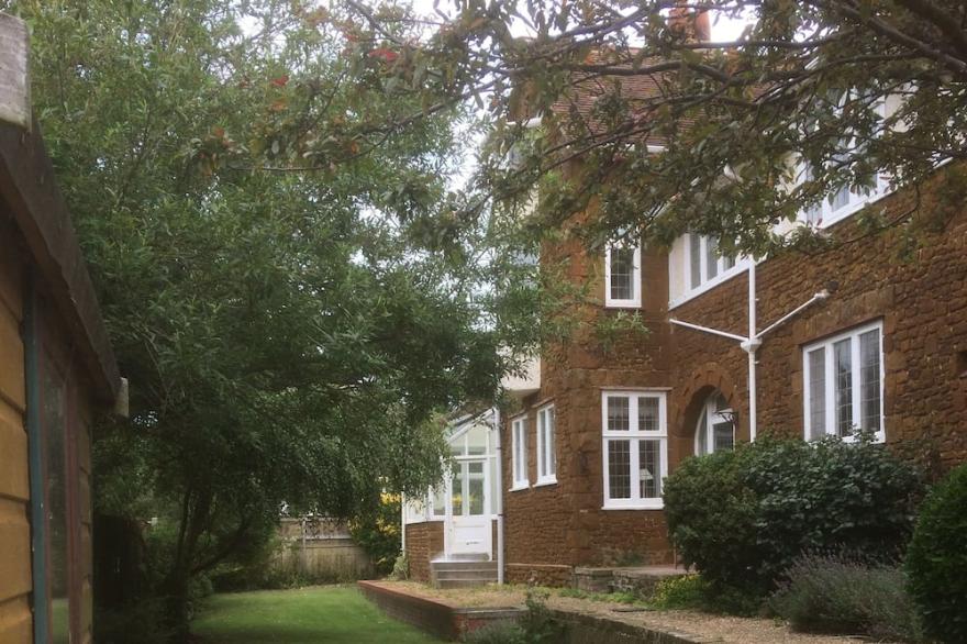 Beautiful Edwardian villa  just metres from the sea, sleeps 12