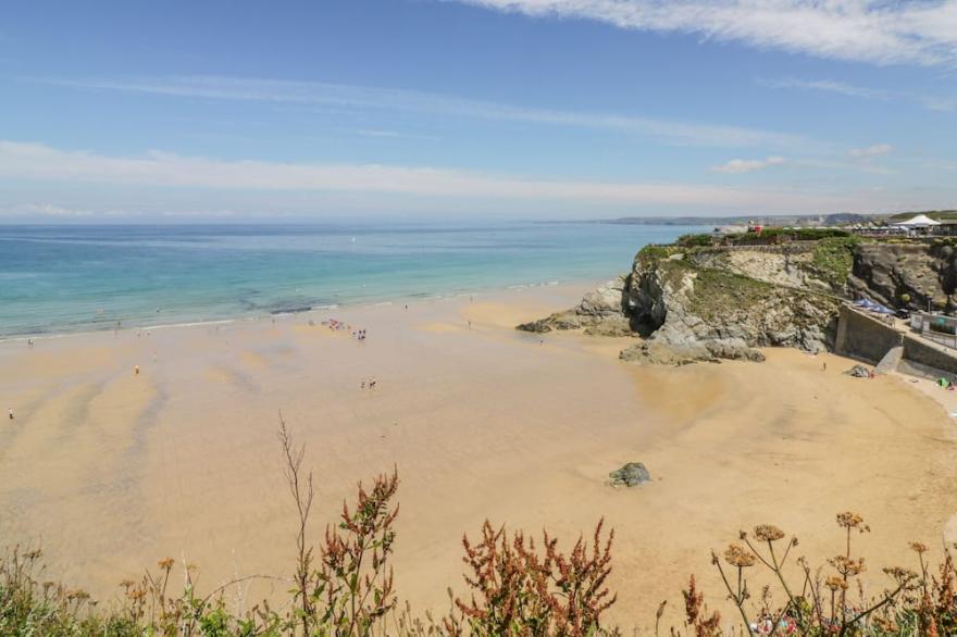 SEASCAPE, pet friendly, luxury holiday cottage in Newquay