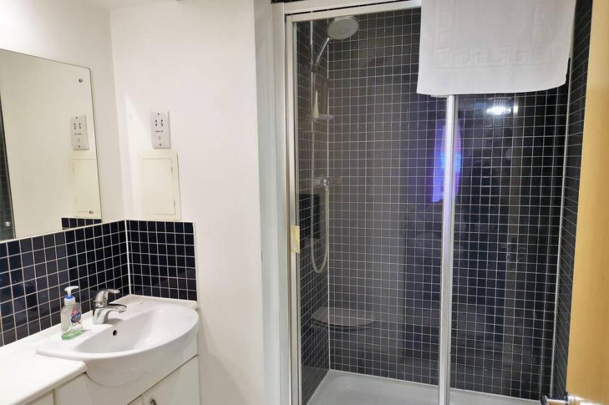 BookedUK: Home from Home Apartment
