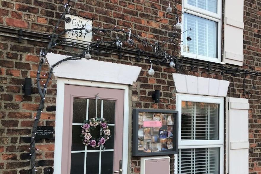 Amazing pet friendly cottage with hot tub lots of summer dates , beach , bath