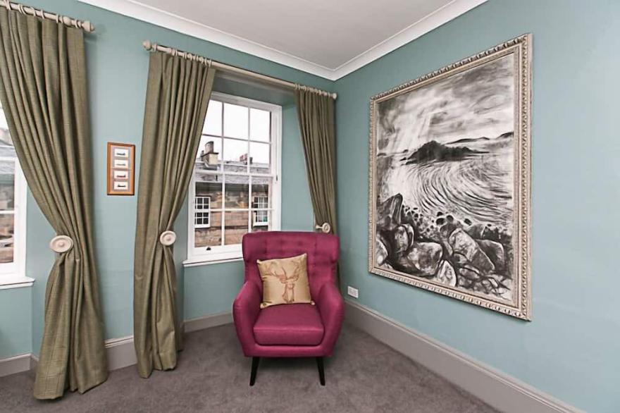 Gorgeous Georgian apartment in the heart of Edinburgh's City Centre.