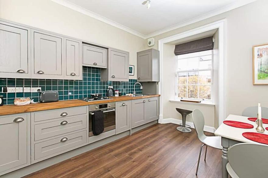 Gorgeous Georgian apartment in the heart of Edinburgh's City Centre.