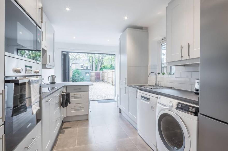 Refurbished, High Spec CENTRAL Family Home
