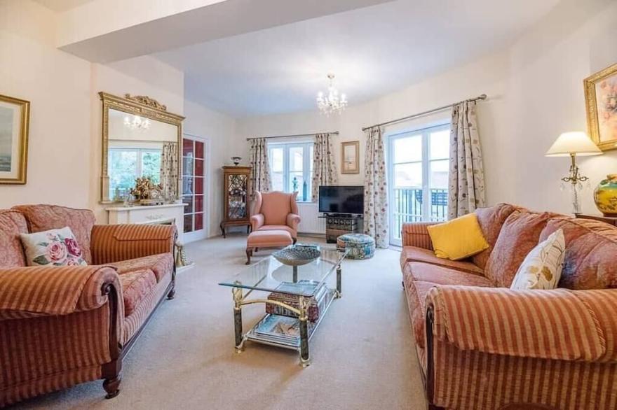 4 Ropers Court, Lavenham