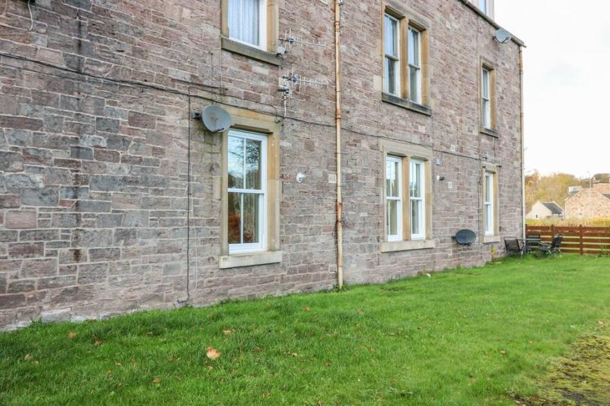 NUMBER EIGHT, romantic, character holiday cottage in Jedburgh