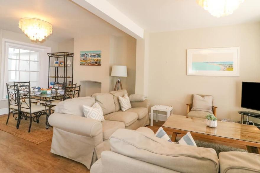 SAILOR'S ABODE, pet friendly, country holiday cottage in Weymouth