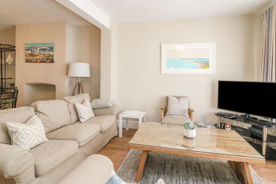 SAILOR'S ABODE, pet friendly, country holiday cottage in Weymouth
