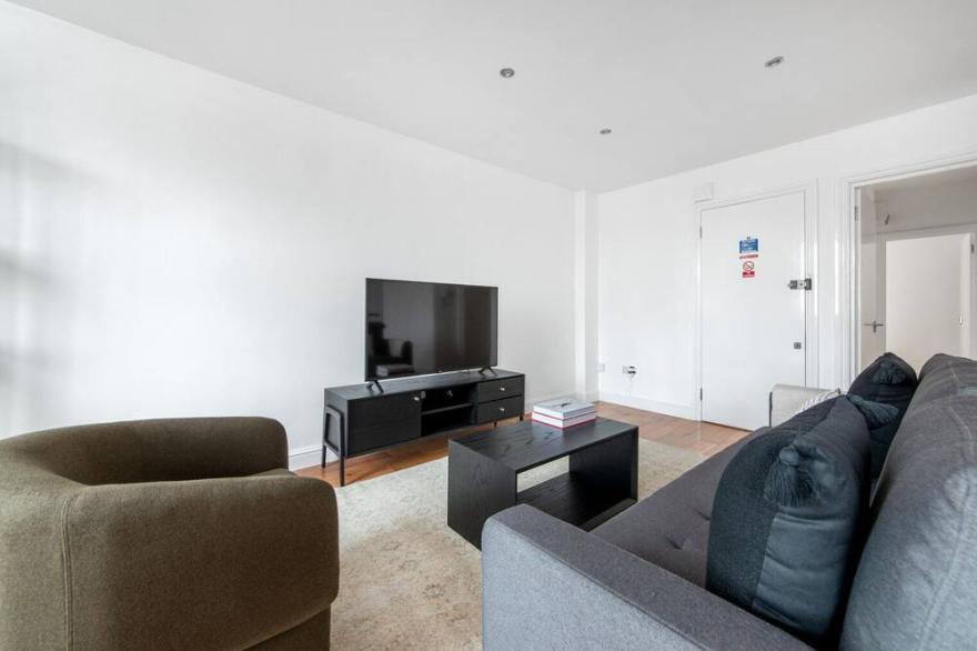Nice Bayswater 2 BR on Queensway opp. Underground stn, by Blueground