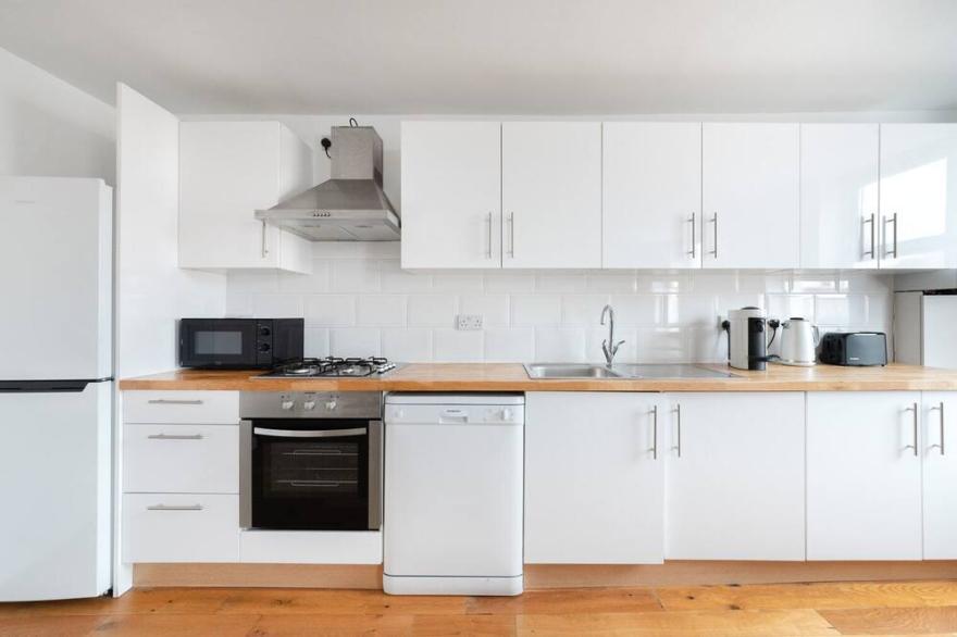 Nice Bayswater 2 BR on Queensway opp. Underground stn, by Blueground
