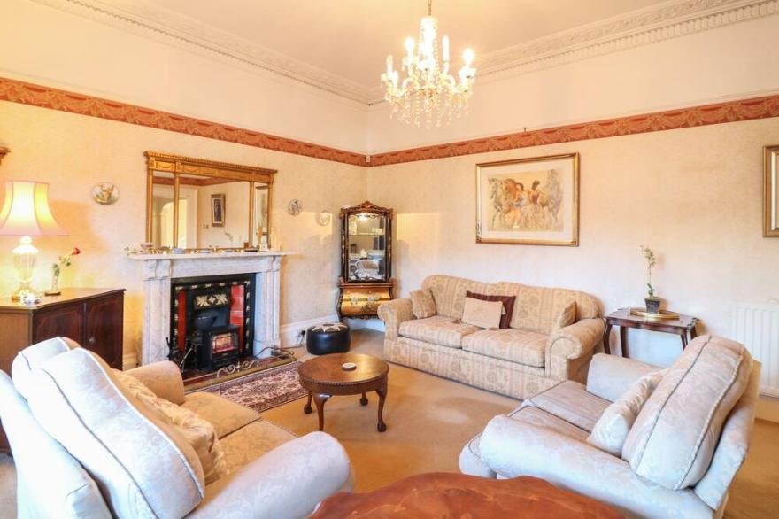 CLARENCE GREY HOUSE, family friendly, with a garden in Torquay