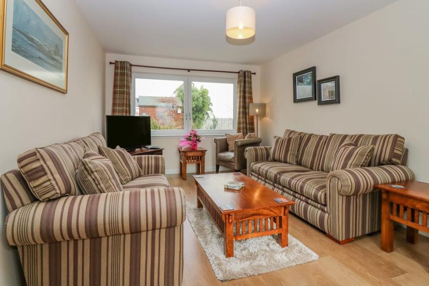 10 GOODHOPE GARDENS, pet friendly, with a garden in Aberdeen