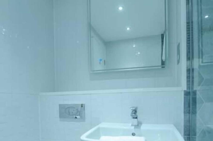 ⭐️Stunning 1 Bed Merchant City Apartment ⭐️w/Parking