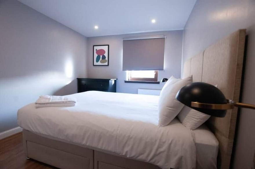 ⭐️Stunning 1 Bed Merchant City Apartment ⭐️w/Parking
