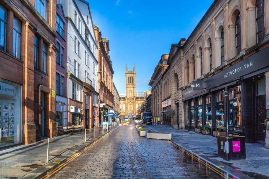 ** Merchant City Apartment with Free Parking **
