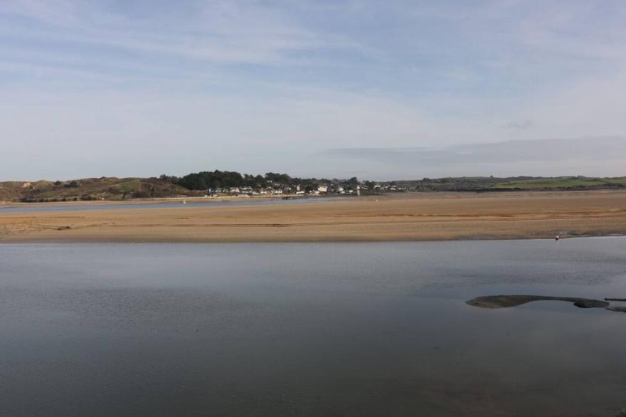 EDDYSTONE COTTAGE, family friendly, with open fire in Wadebridge
