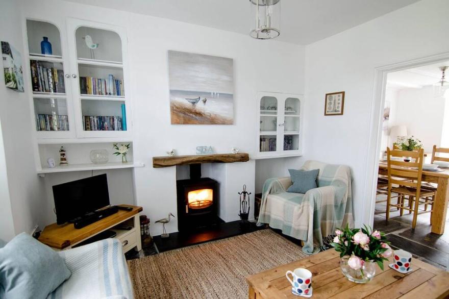 EDDYSTONE COTTAGE, family friendly, with open fire in Wadebridge