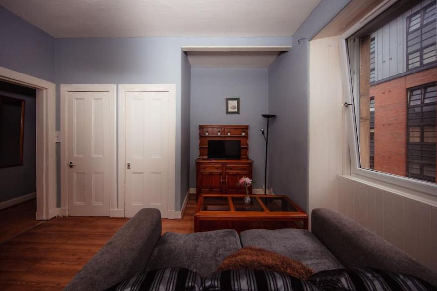 Cozy 2 bedroom apartment by the Water of Leith