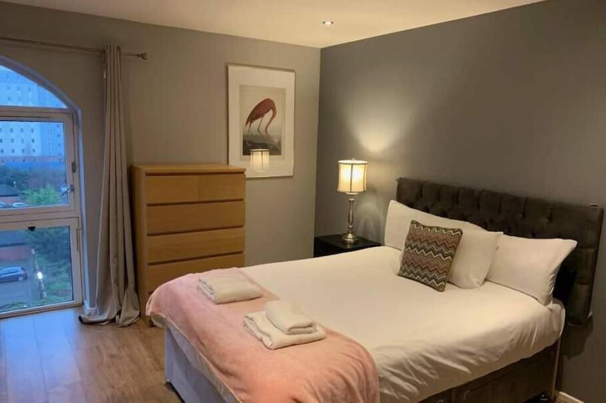 ⭐️ Stunning 2 Bed Merchant City Apartment⭐️Parking⭐️