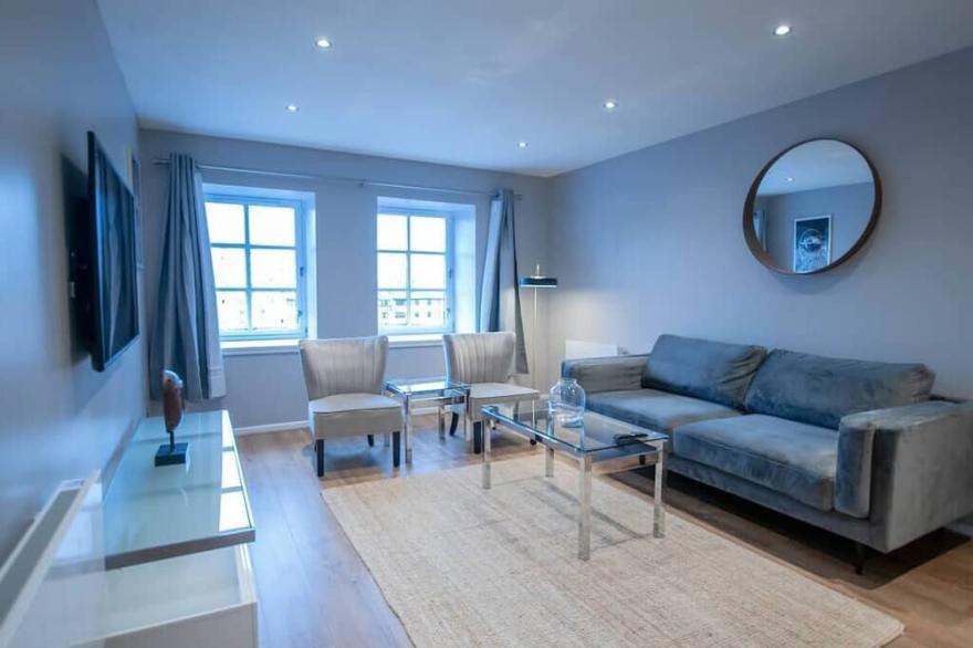 ⭐️ Stunning 2 Bed Merchant City Apartment⭐️Parking⭐️