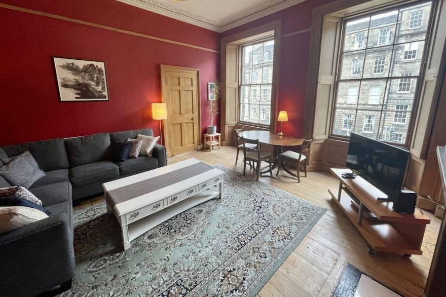 Fantastic city centre location - Spacious 3 bedroom apartment