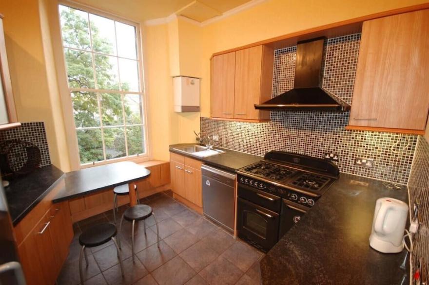 Fantastic city centre location - Spacious 3 bedroom apartment