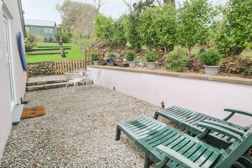 CARNMARTH, pet friendly, country holiday cottage in St Day
