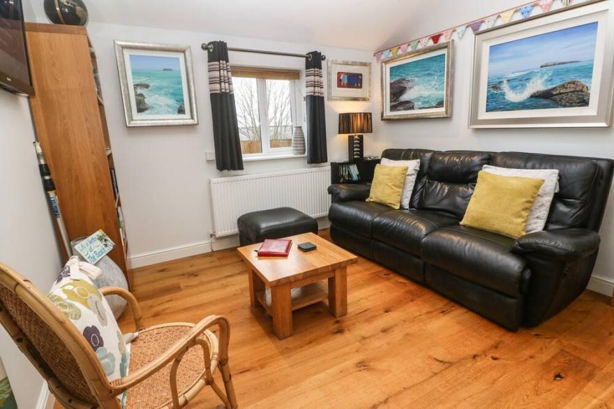 CARNMARTH, pet friendly, country holiday cottage in St Day